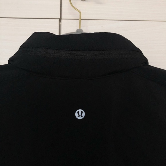 Lululemon jacket (Men) - Picture 3 of 4